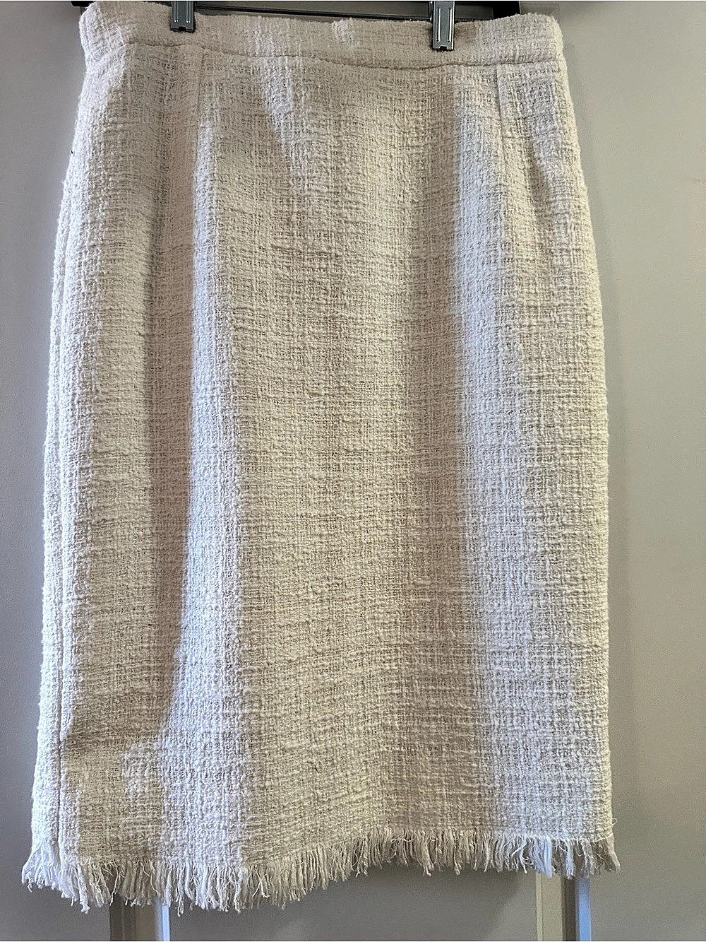 Oscar de la Renta ivory cotton-blend tweed midi skirt featuring a classic straig